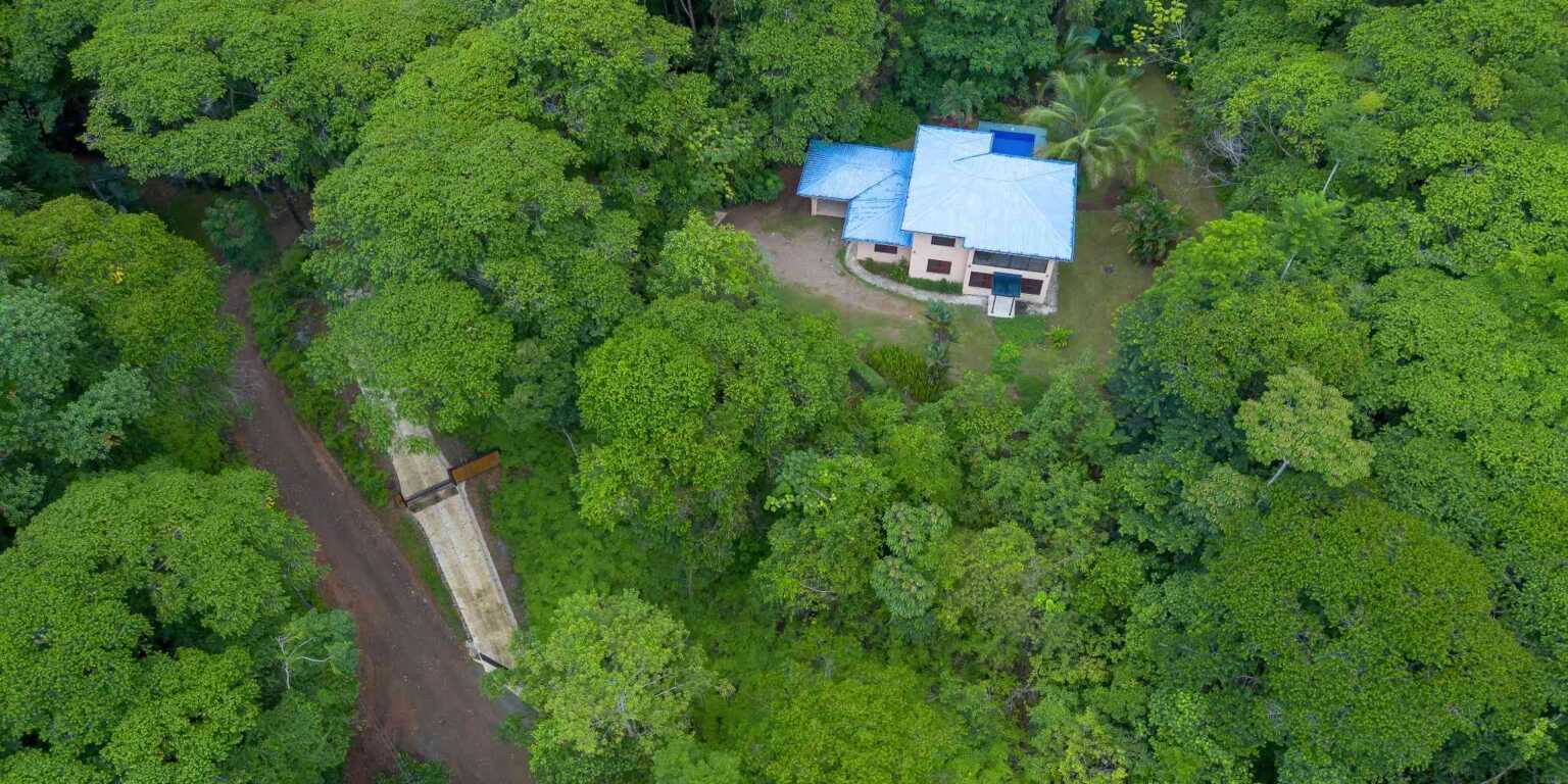 Ojochal-60 Jungle Home Totally Private 3-Bedroom Home in Easy Access Location in Ojochal Costa Rica