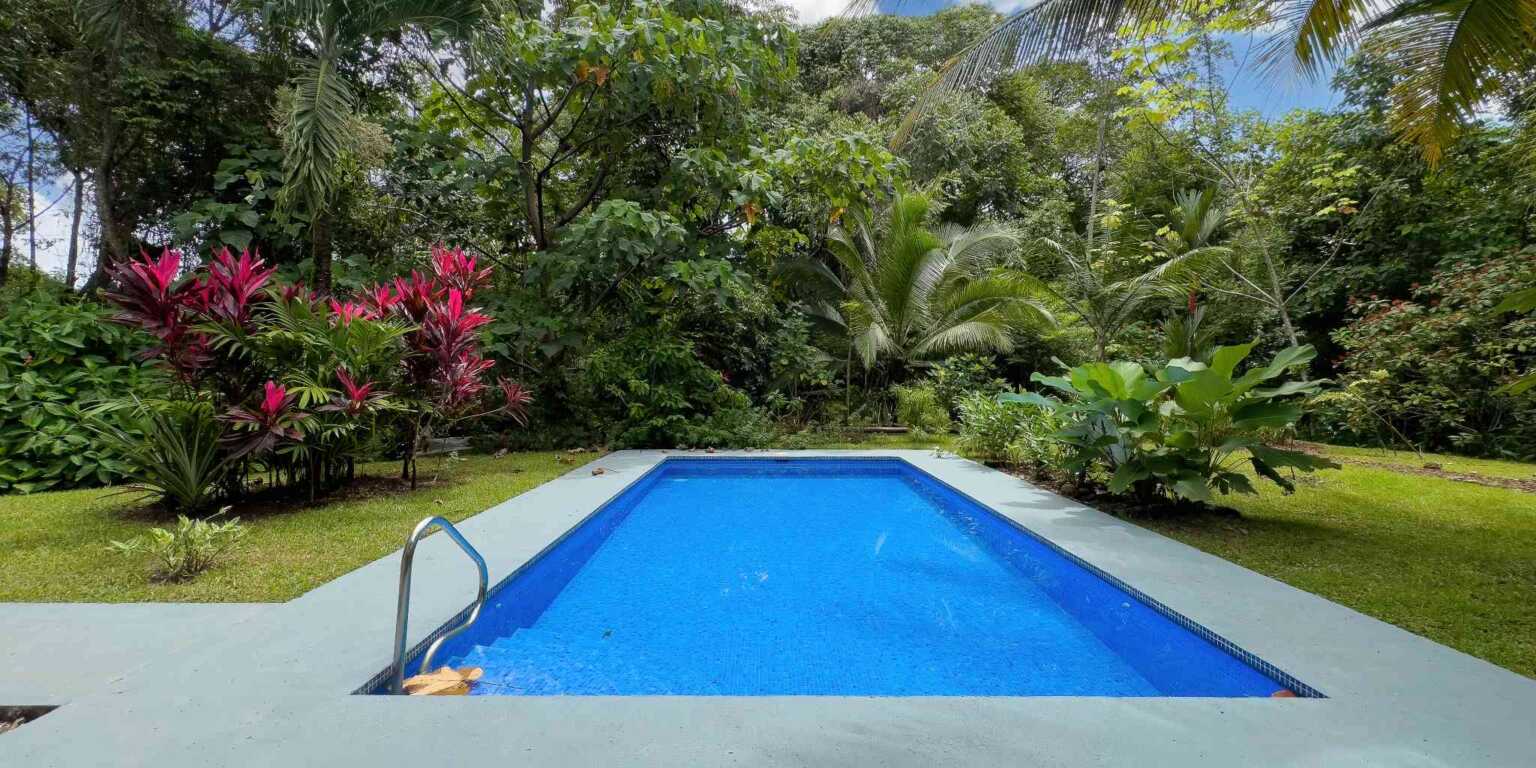 Ojochal-10 Jungle Home Totally Private 3-Bedroom Home in Easy Access Location in Ojochal Costa Rica