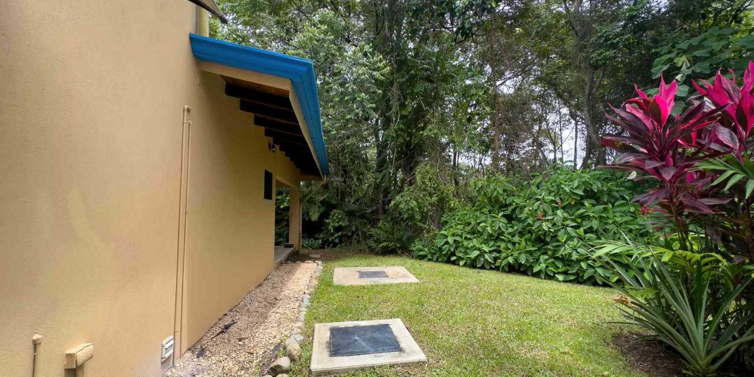 Ojochal-09 Jungle Home Totally Private 3-Bedroom Home in Easy Access Location in Ojochal Costa Rica
