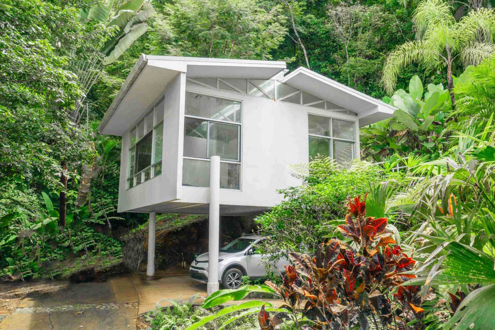 Ocean View Modern House-32 Private, Modern Ocean View 4-Bedroom Home with Modern Style in Portalon near Dominical Costa Rica
