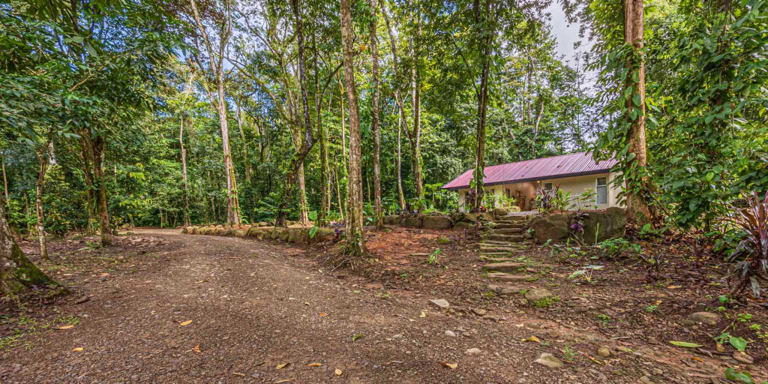 ConeCat-22 Versatile Riverfront Retreat on 5.3 Acres with Multiple Homes Perfect for Family Compound or Retreat Center in Ojochal Costa Rica