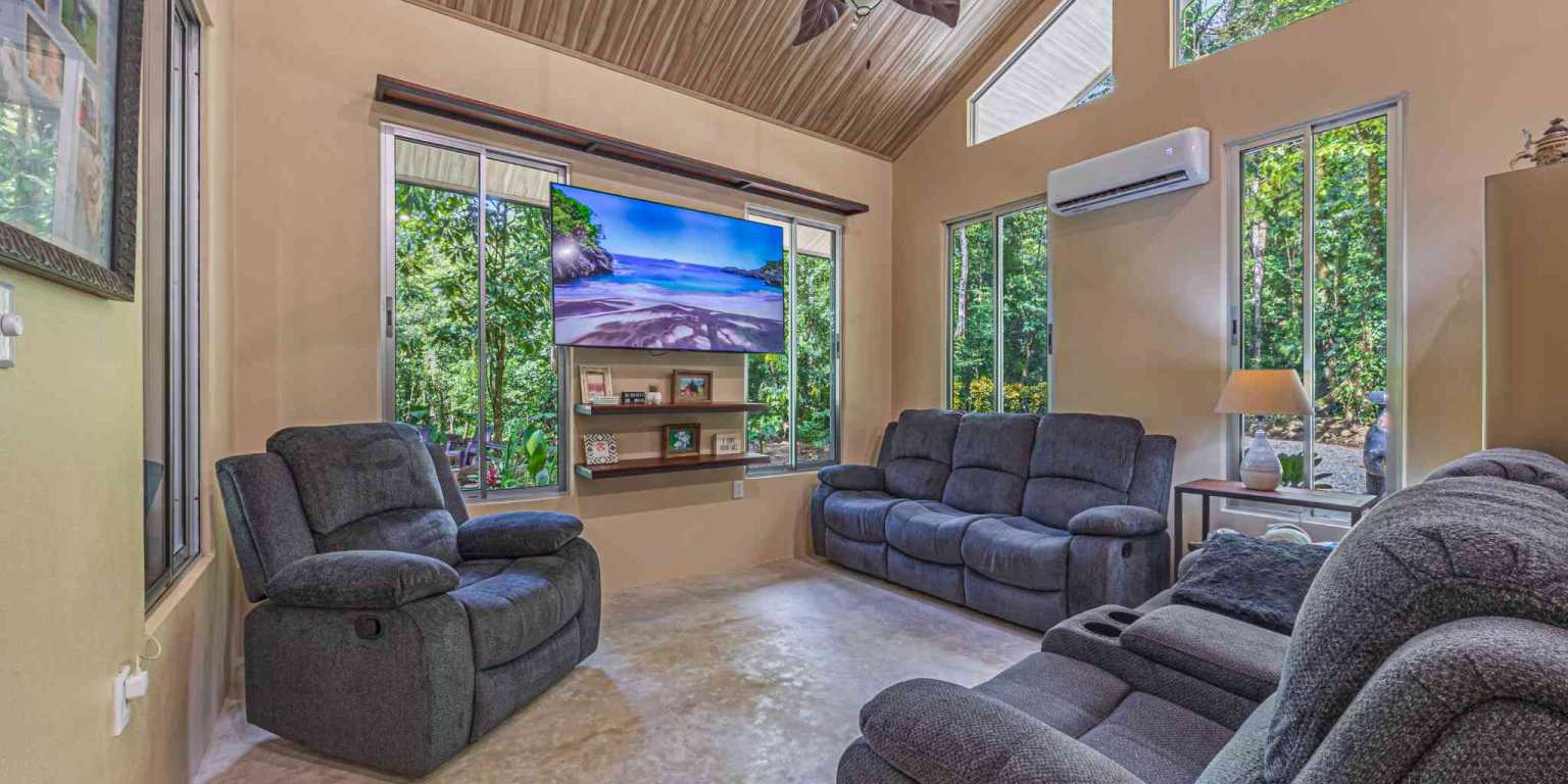 ConeCat-27 Versatile Riverfront Retreat on 5.3 Acres with Multiple Homes Perfect for Family Compound or Retreat Center in Ojochal Costa Rica