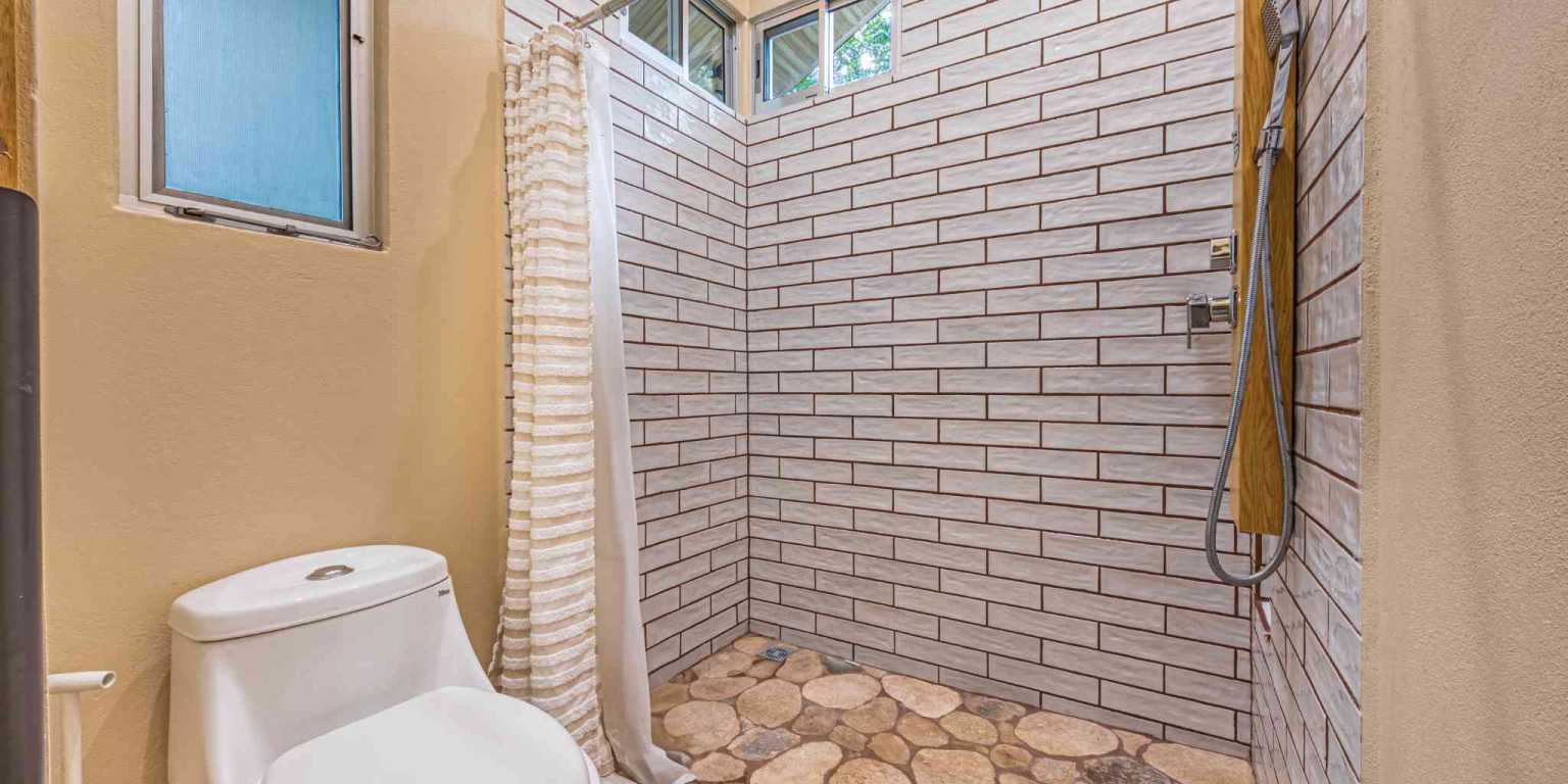 ConeCat-33 Versatile Riverfront Retreat on 5.3 Acres with Multiple Homes Perfect for Family Compound or Retreat Center in Ojochal Costa Rica