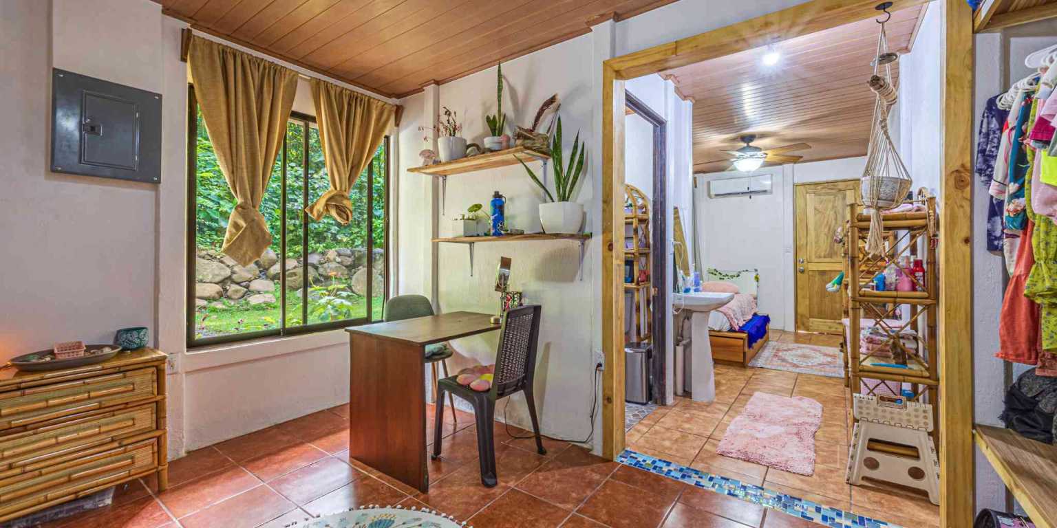 ConeCat-46 Versatile Riverfront Retreat on 5.3 Acres with Multiple Homes Perfect for Family Compound or Retreat Center in Ojochal Costa Rica