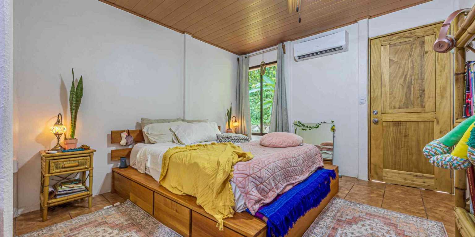 ConeCat-47 Versatile Riverfront Retreat on 5.3 Acres with Multiple Homes Perfect for Family Compound or Retreat Center in Ojochal Costa Rica