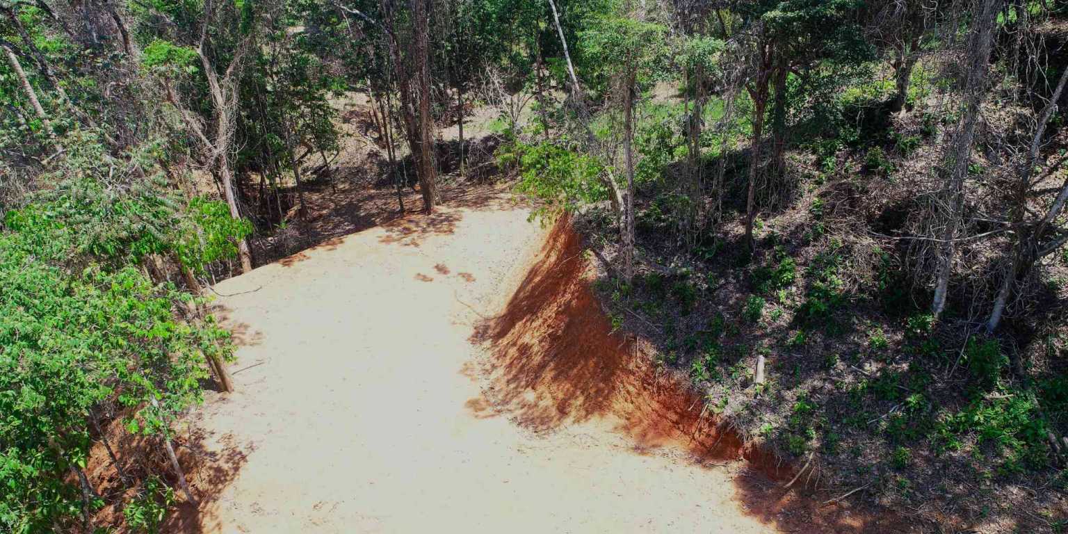 1 (11) Attractive Building Lot with Intriguing Possibilities on Desirable Perezoso Road in Ojochal Costa Rica