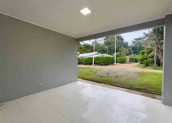 Beach Gem 2-Bedroom Home Just Half-Mile from the Stunning, photo 3 of 18