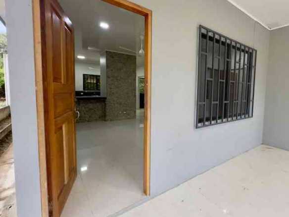 Beach Gem 2-Bedroom Home Just Half-Mile from the Stunning, photo 6 of 18