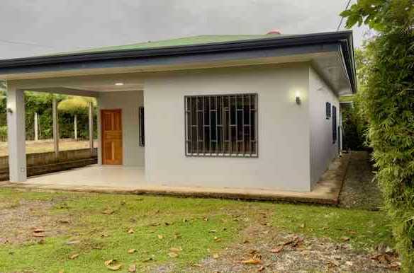 Beach Gem 2-Bedroom Home Just Half-Mile from the Stunning, photo 8 of 18