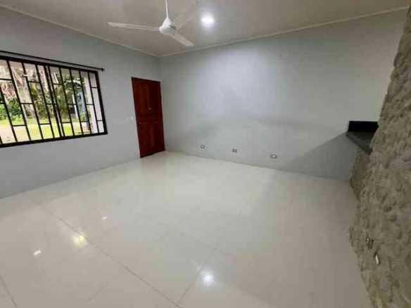 Beach Gem 2-Bedroom Home Just Half-Mile from the Stunning, photo 11 of 18