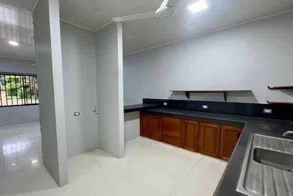 Beach Gem 2-Bedroom Home Just Half-Mile from the Stunning, photo 13 of 18