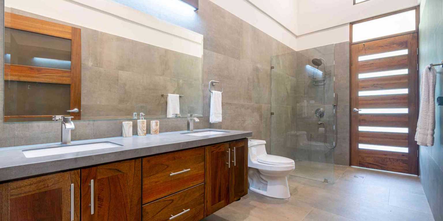 IMG_9380 Stunning 4-Bedroom Home with Mountain Views – Perfect Blend of Seclusion & Convenience in Ojochal Costa Rica