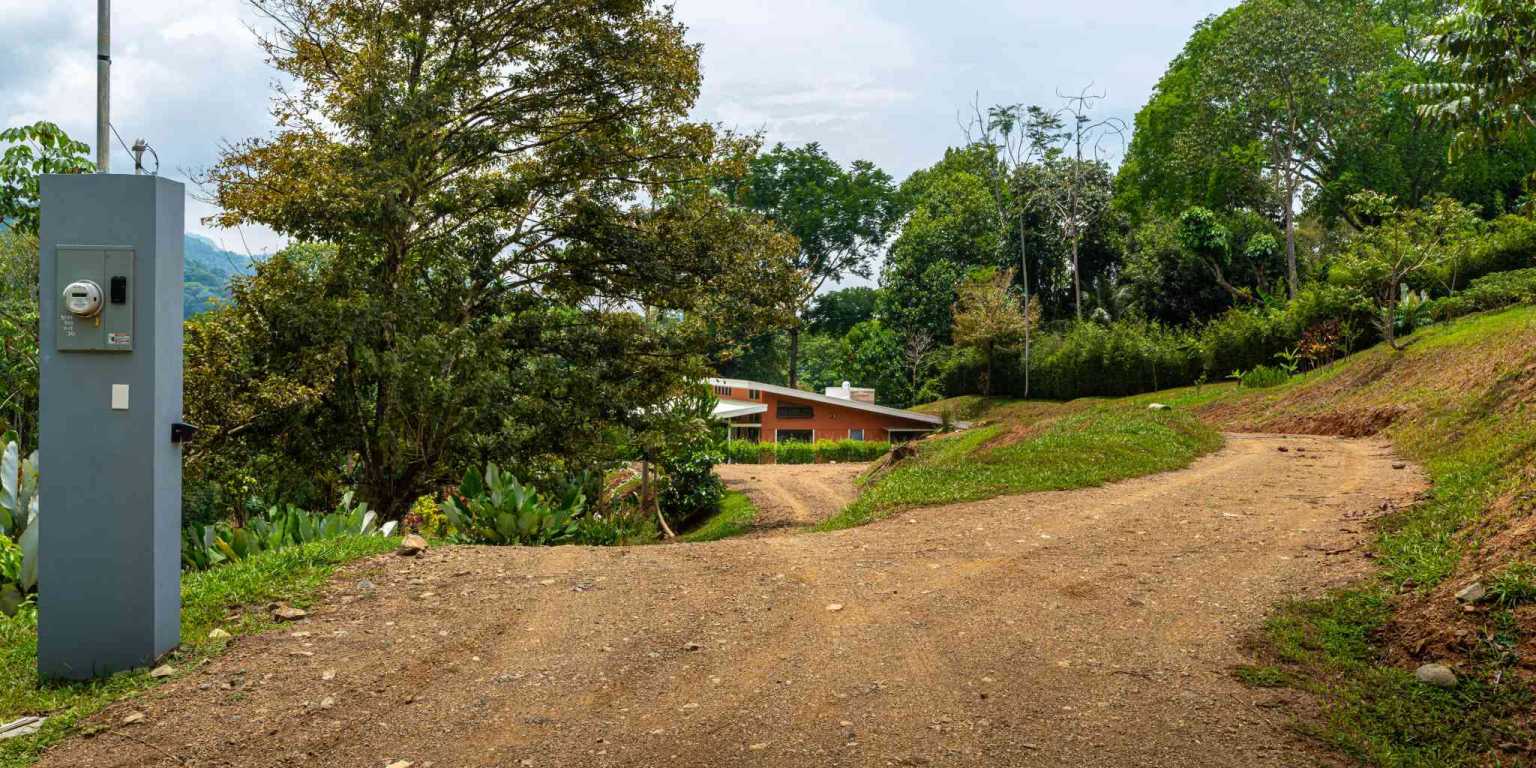 IMG_9460 Stunning 4-Bedroom Home with Mountain Views – Perfect Blend of Seclusion & Convenience in Ojochal Costa Rica