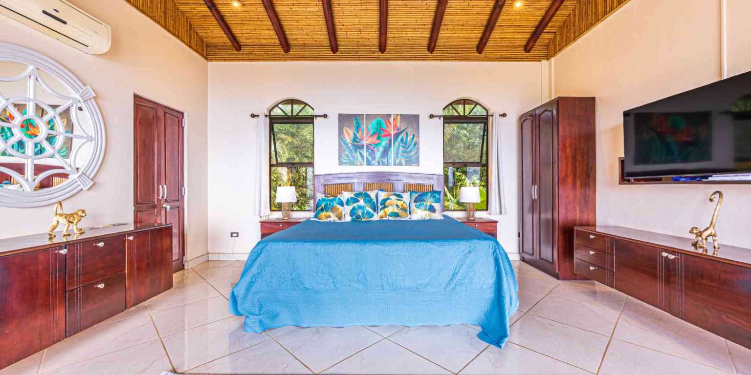 ConeCat-14 Exclusive Unique 6-Bedroom Estate with Incredible Coastline Views in Escaleras near Dominical Costa Rica