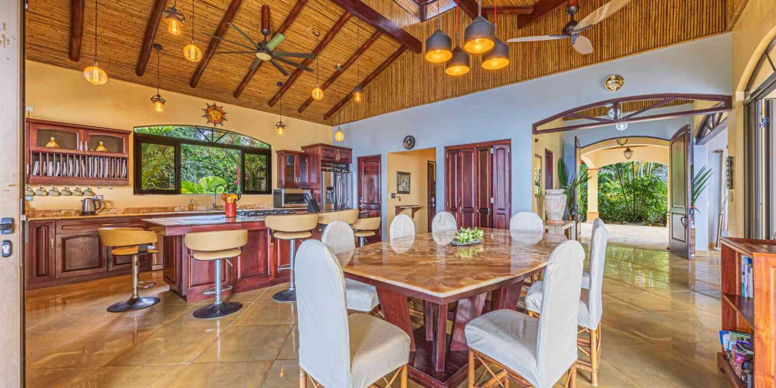 ConeCat-36 Exclusive Unique 6-Bedroom Estate with Incredible Coastline Views in Escaleras near Dominical Costa Rica