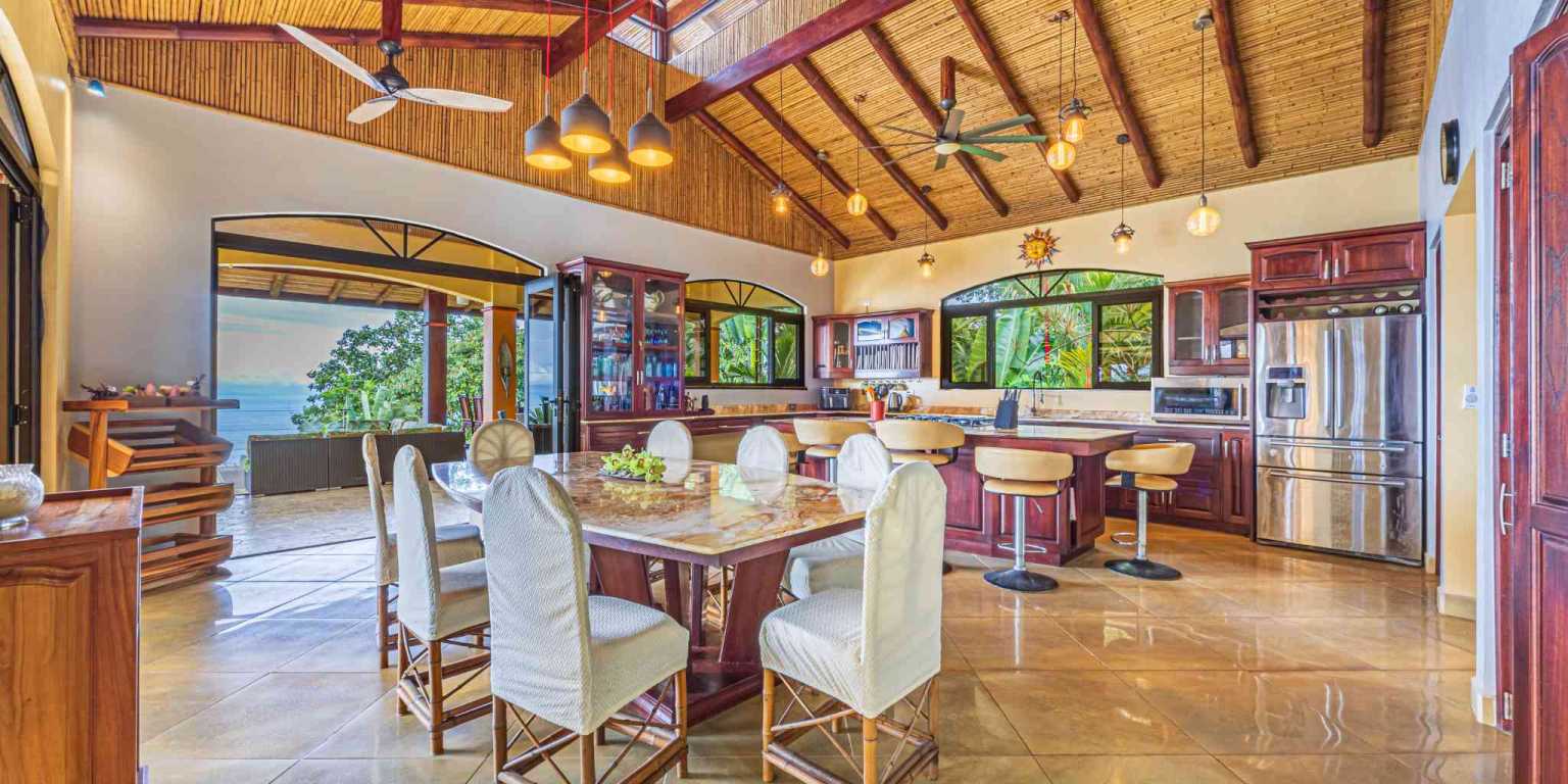 ConeCat-37 Exclusive Unique 6-Bedroom Estate with Incredible Coastline Views in Escaleras near Dominical Costa Rica