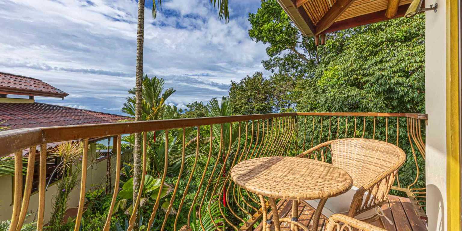 ConeCat-43 Exclusive Unique 6-Bedroom Estate with Incredible Coastline Views in Escaleras near Dominical Costa Rica