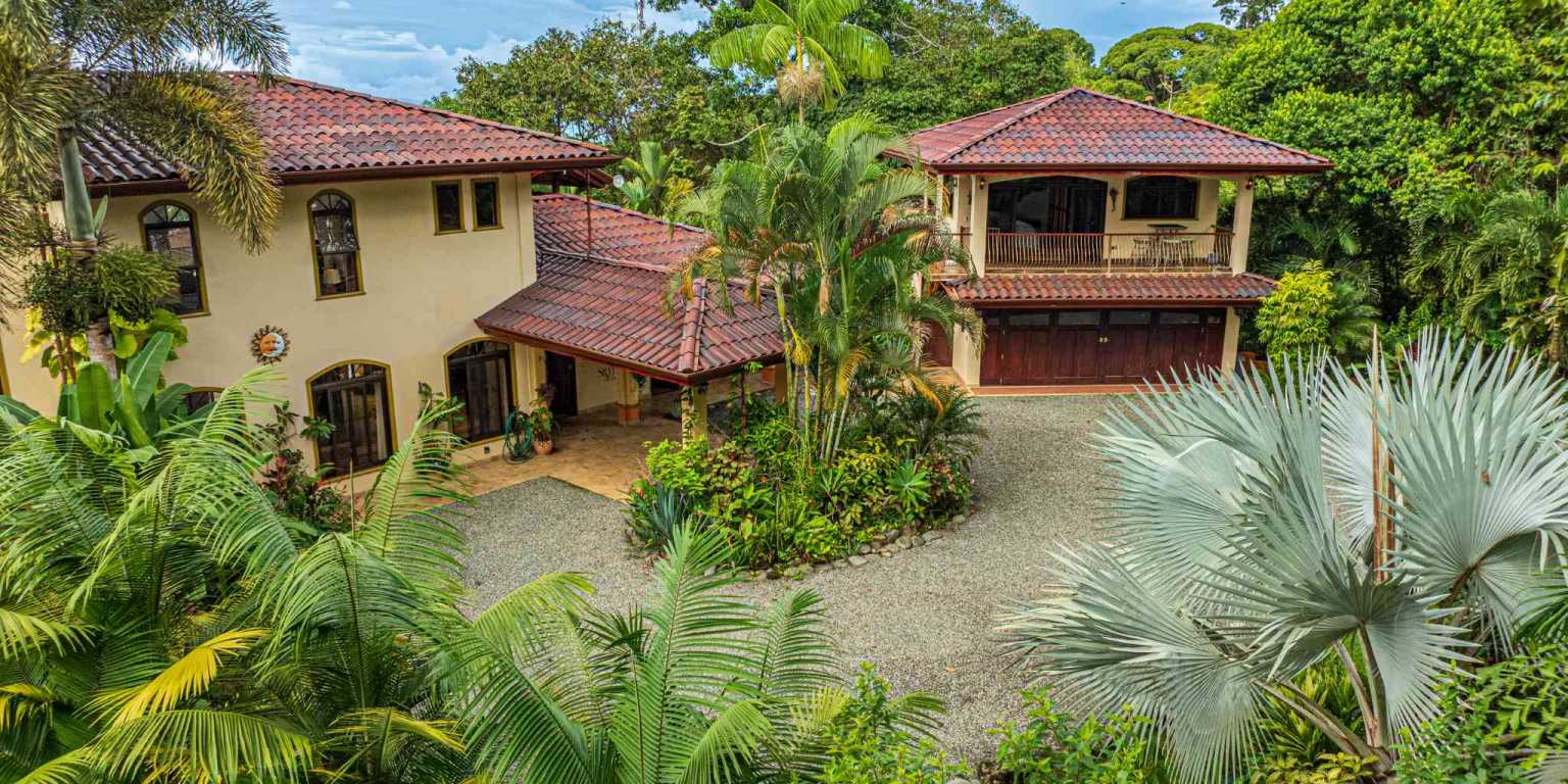 ConeCat-10 Exclusive Unique 6-Bedroom Estate with Incredible Coastline Views in Escaleras near Dominical Costa Rica