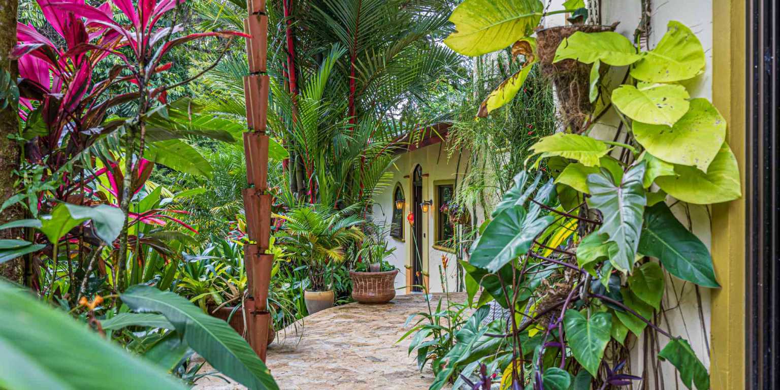 ConeCat-29 Exclusive Unique 6-Bedroom Estate with Incredible Coastline Views in Escaleras near Dominical Costa Rica