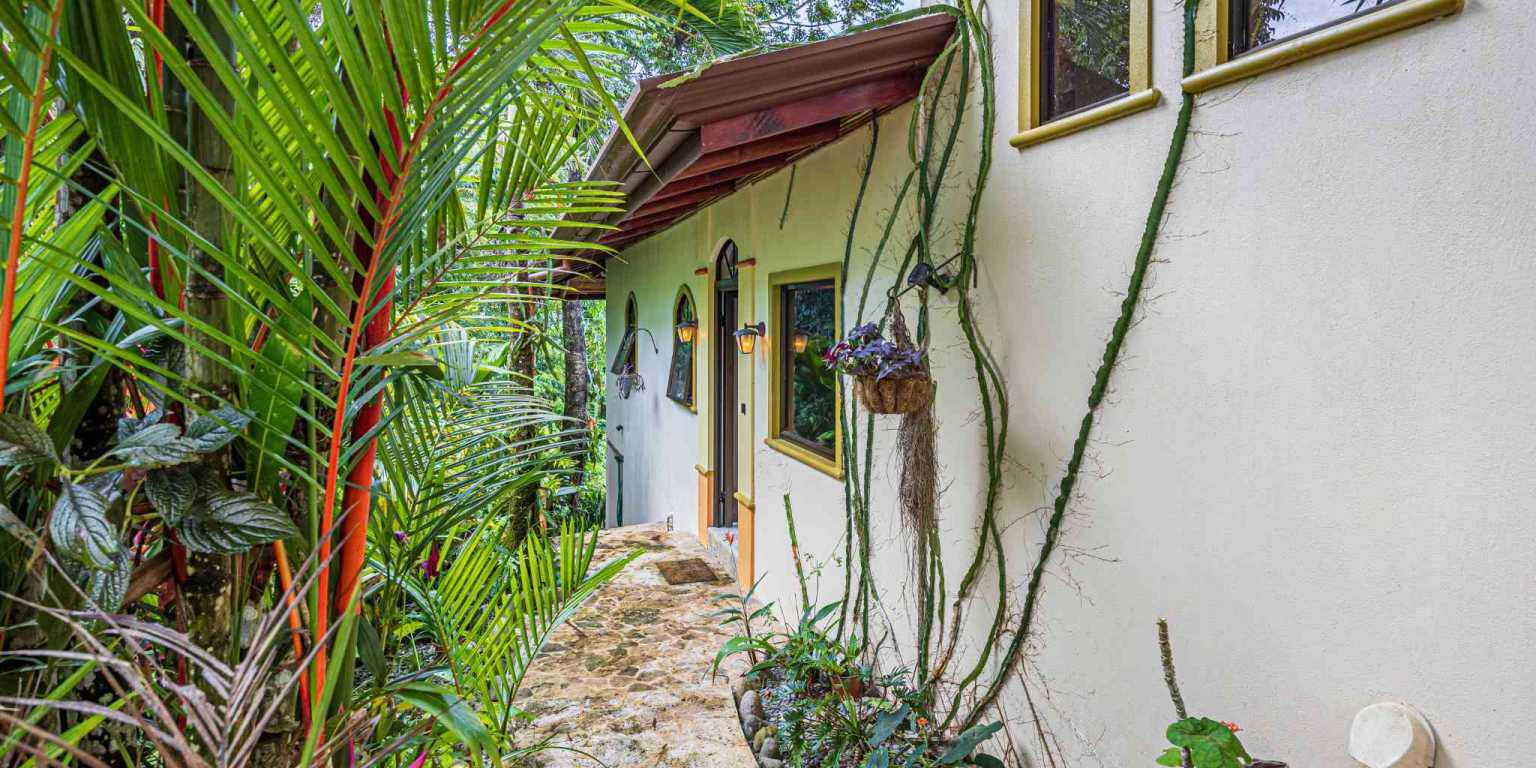 ConeCat-30 Exclusive Unique 6-Bedroom Estate with Incredible Coastline Views in Escaleras near Dominical Costa Rica