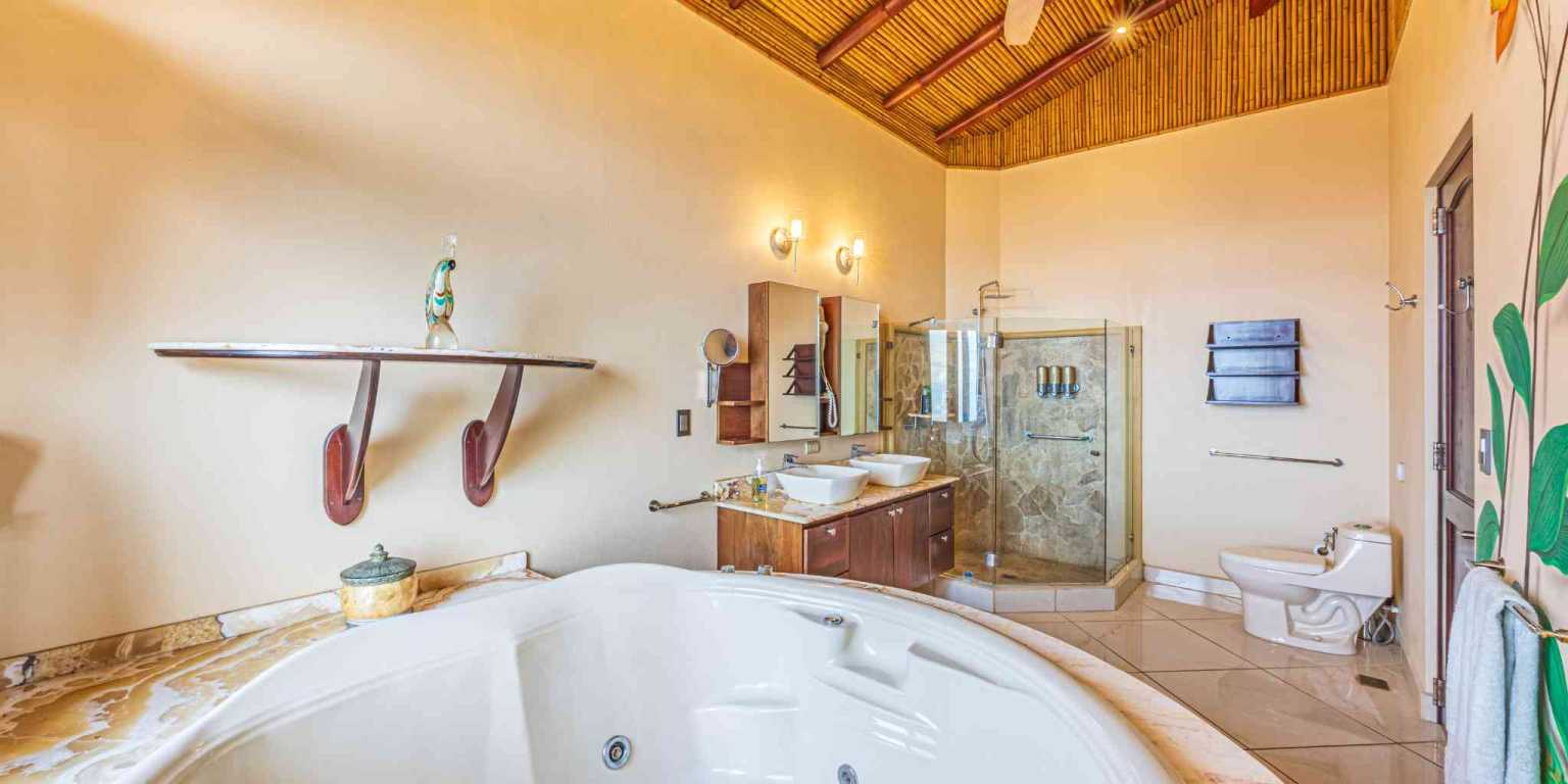 ConeCat-17 Exclusive Unique 6-Bedroom Estate with Incredible Coastline Views in Escaleras near Dominical Costa Rica