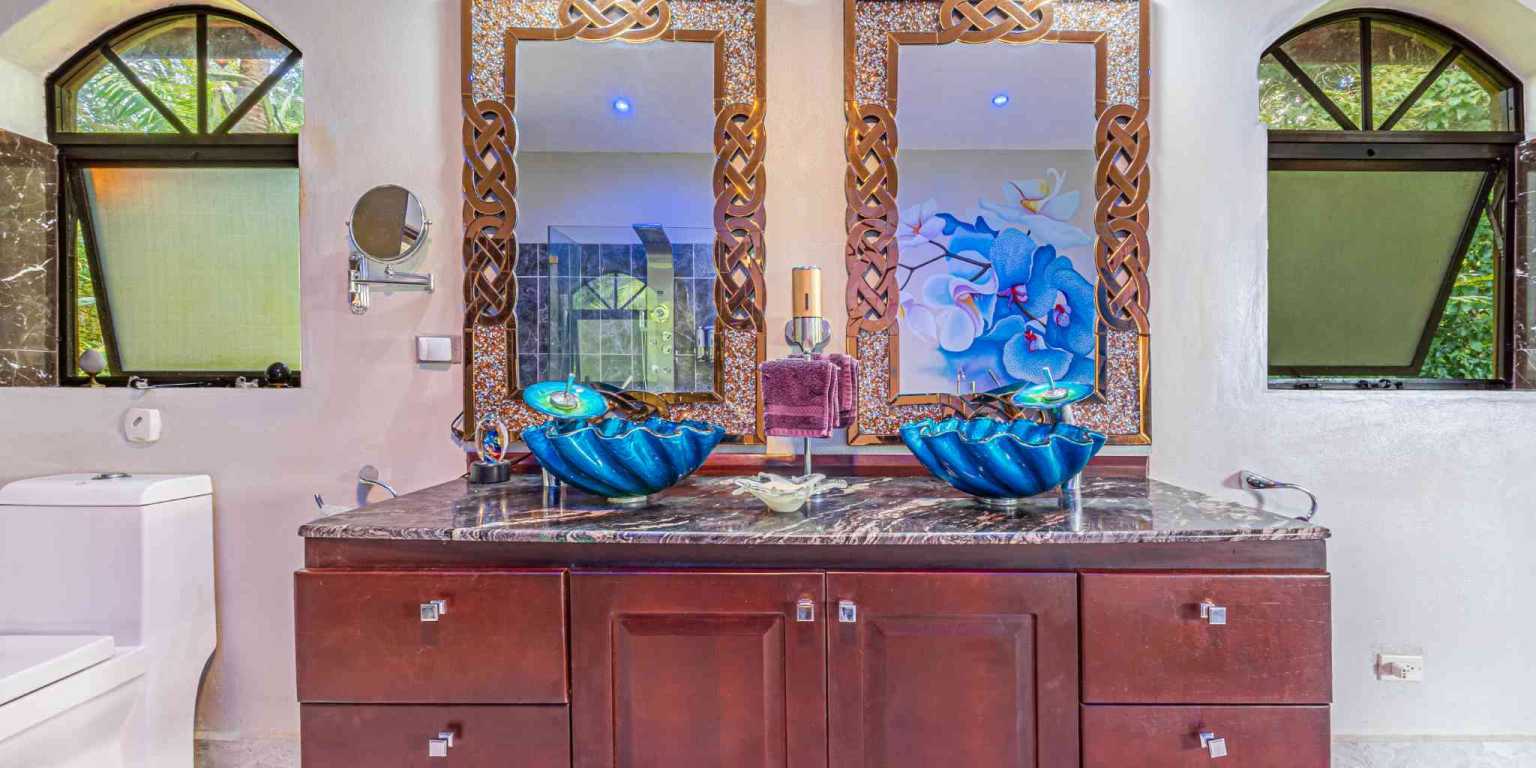 ConeCat-26 Exclusive Unique 6-Bedroom Estate with Incredible Coastline Views in Escaleras near Dominical Costa Rica