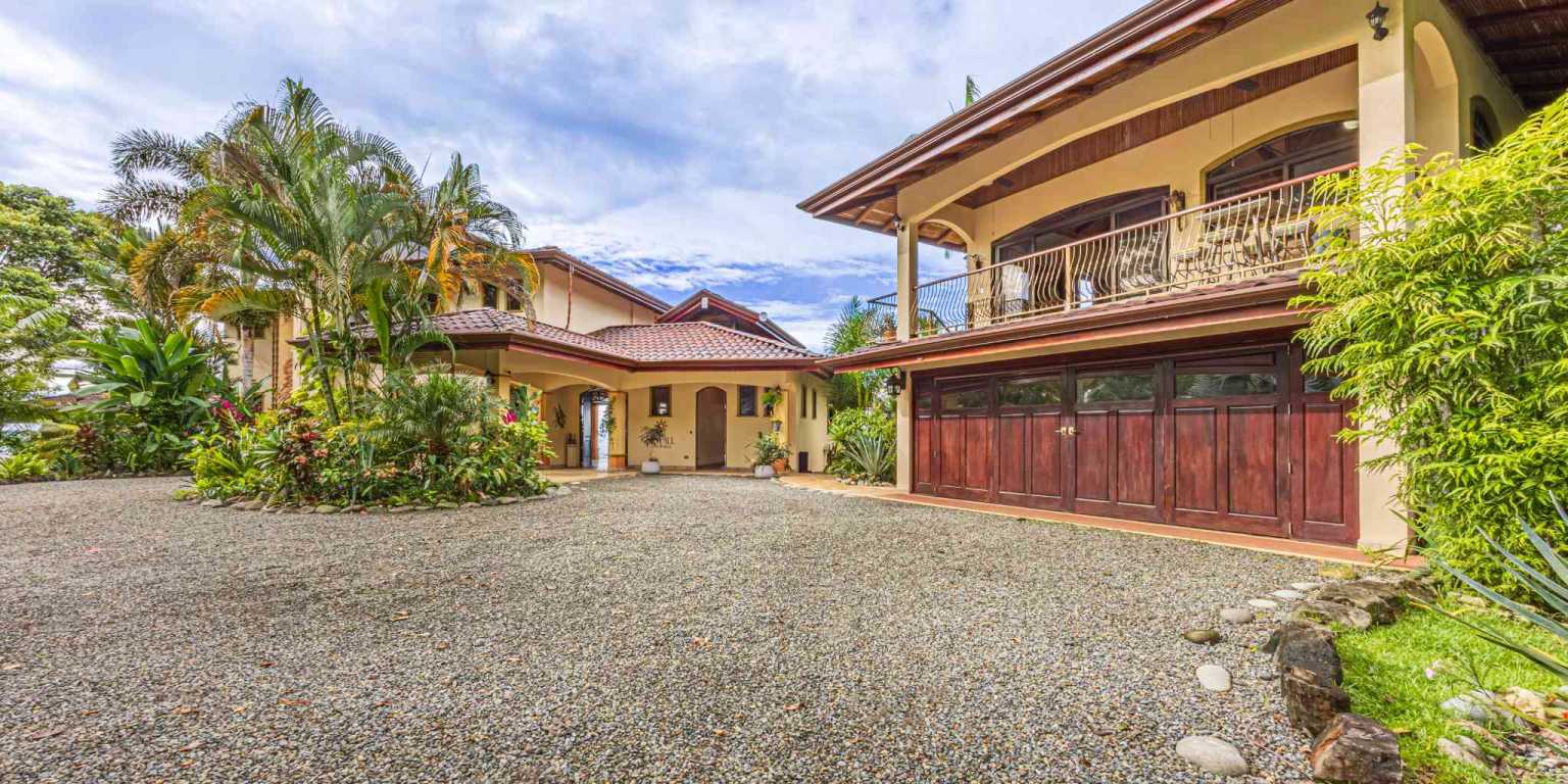 ConeCat-27 Exclusive Unique 6-Bedroom Estate with Incredible Coastline Views in Escaleras near Dominical Costa Rica