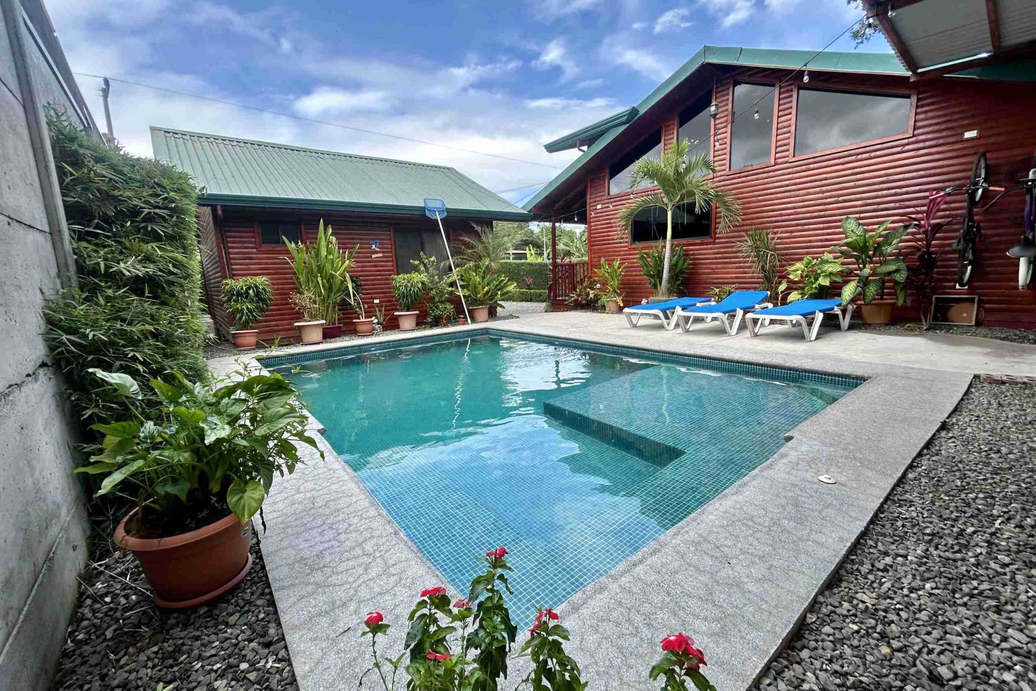 Foto 29-8-24, 09 35 26 Charming Pine Cabins with Home, Cabin & Pool Near the Whale’s Tail Beach in Bahia near Uvita Costa Rica