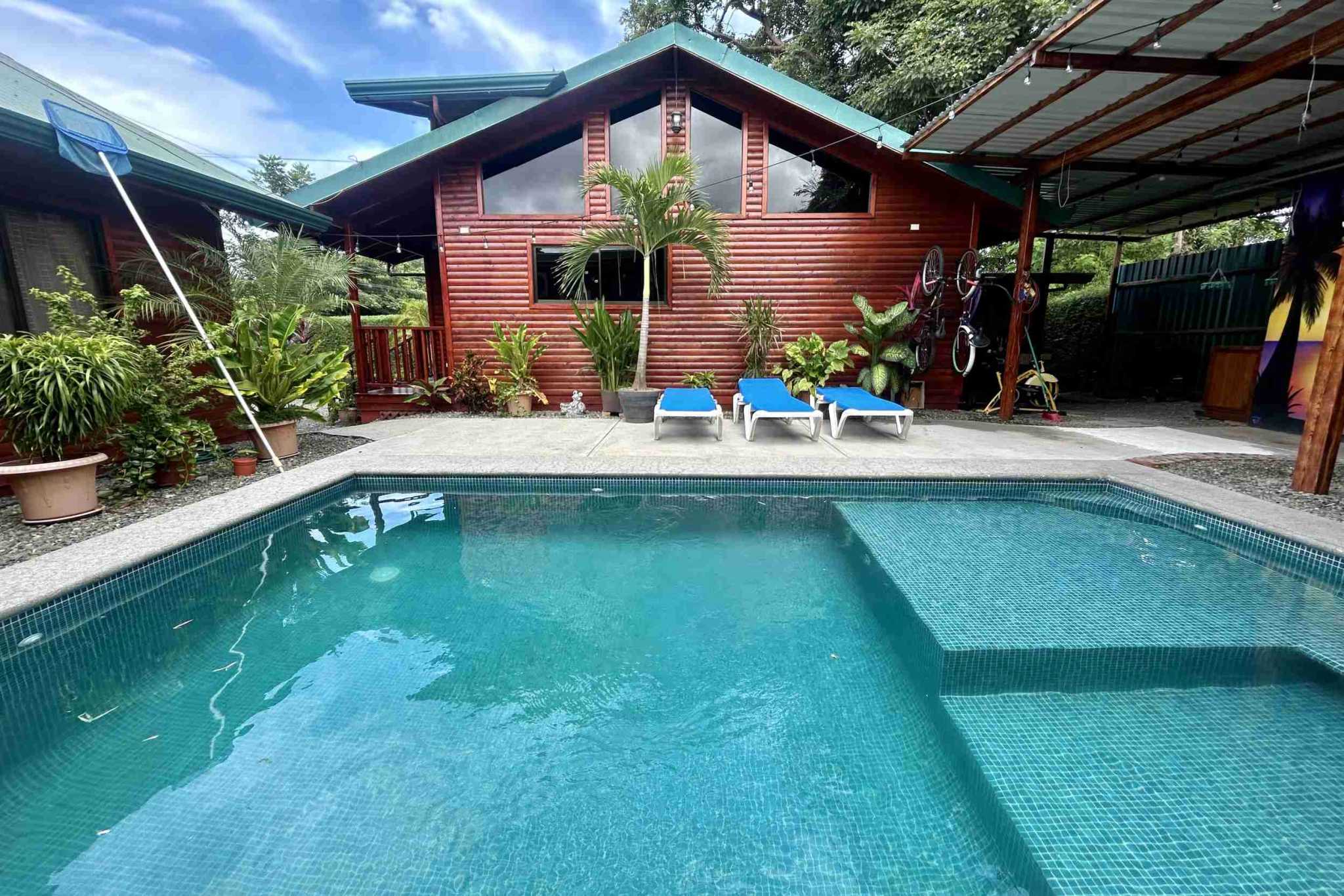 Foto 29-8-24, 09 35 36 Charming Pine Cabins with Home, Cabin & Pool Near the Whale’s Tail Beach in Bahia near Uvita Costa Rica
