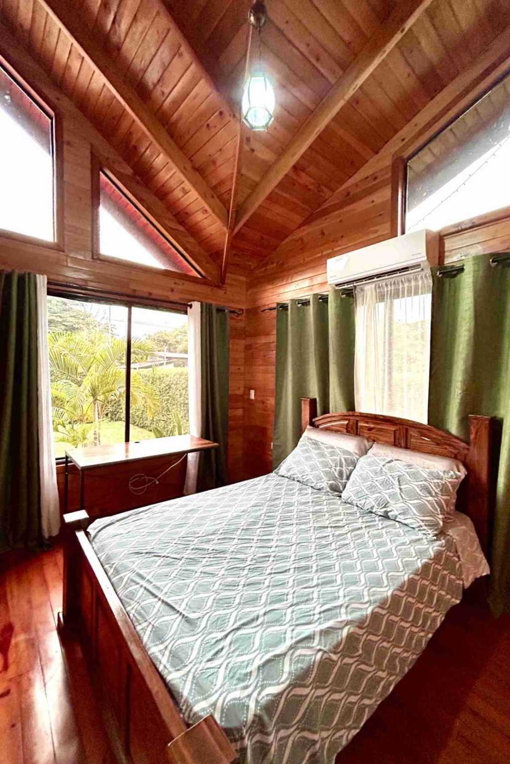 Foto 29-8-24, 10 48 41 Charming Pine Cabins with Home, Cabin & Pool Near the Whale’s Tail Beach in Bahia near Uvita Costa Rica