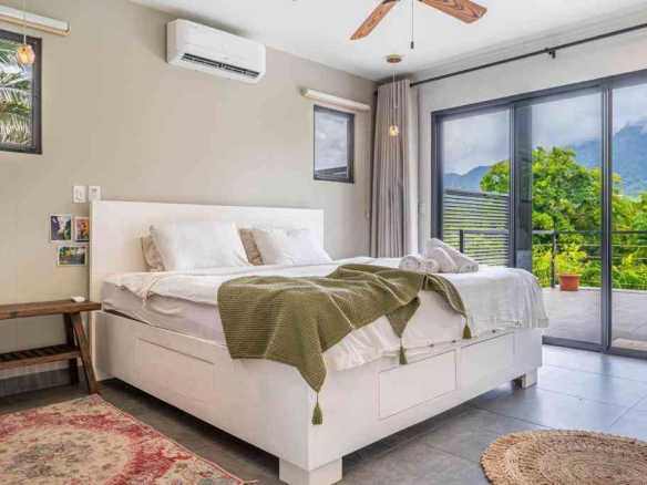 Modern Two-Story 3-Bedroom House with Pool, photo 7 of 20
