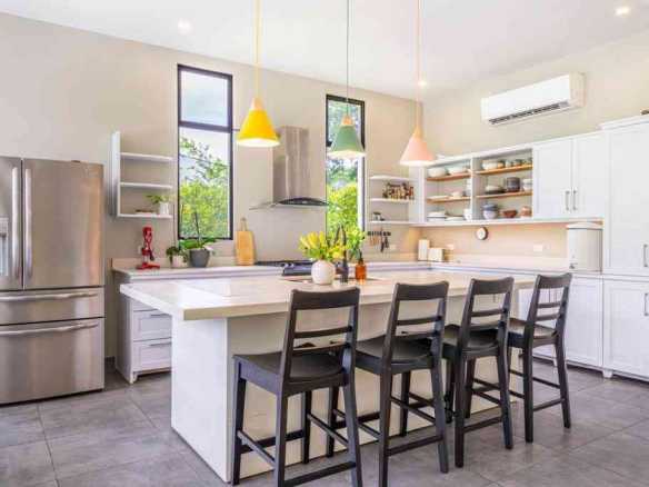 Modern Two-Story 3-Bedroom House with Pool, photo 9 of 20