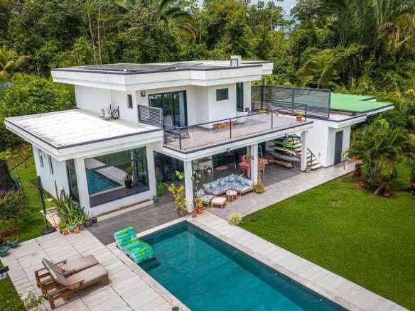 Modern Two-Story 3-Bedroom House with Pool, photo 14 of 20