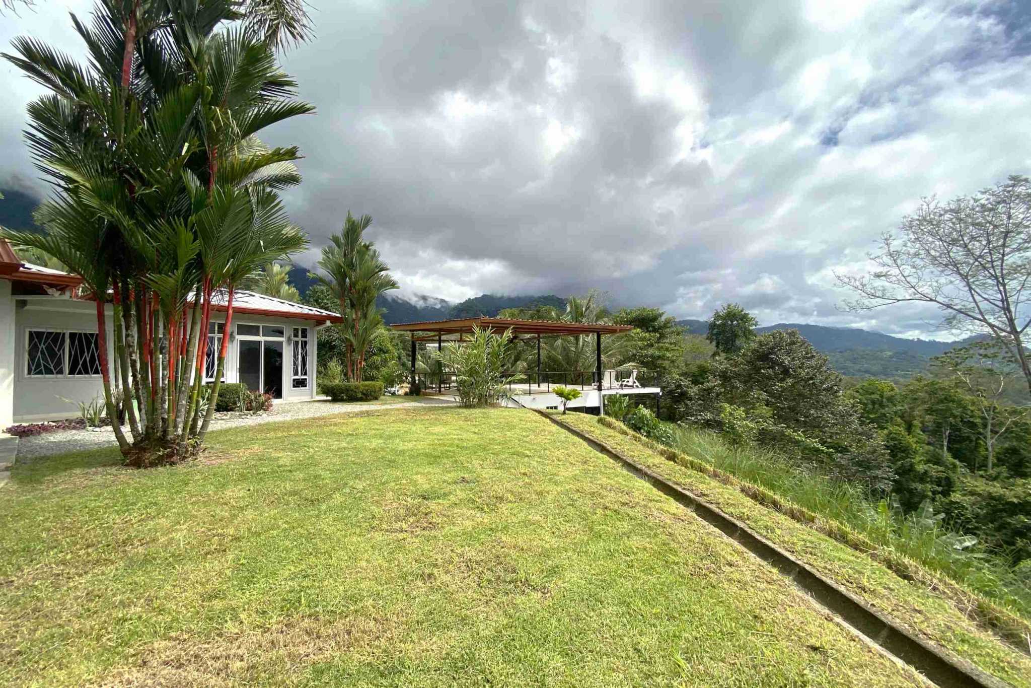 Very Private Mountain View 3-Bedroom Home in Ojochal Costa Rica