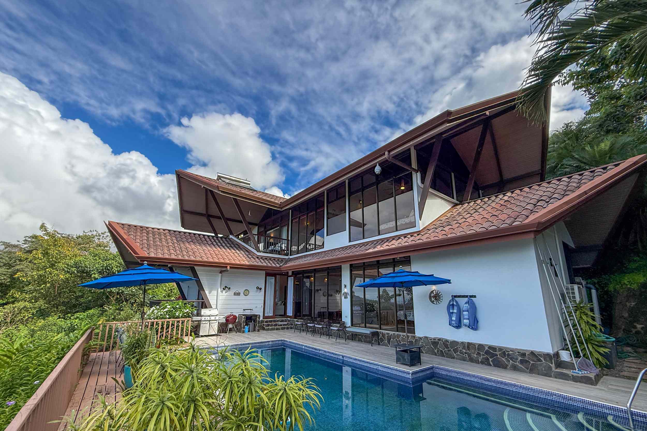 Panoramic Ocean View 4-Bedroom Home with Big Pool & Ample Space to Entertain in Ojochal Costa Rica