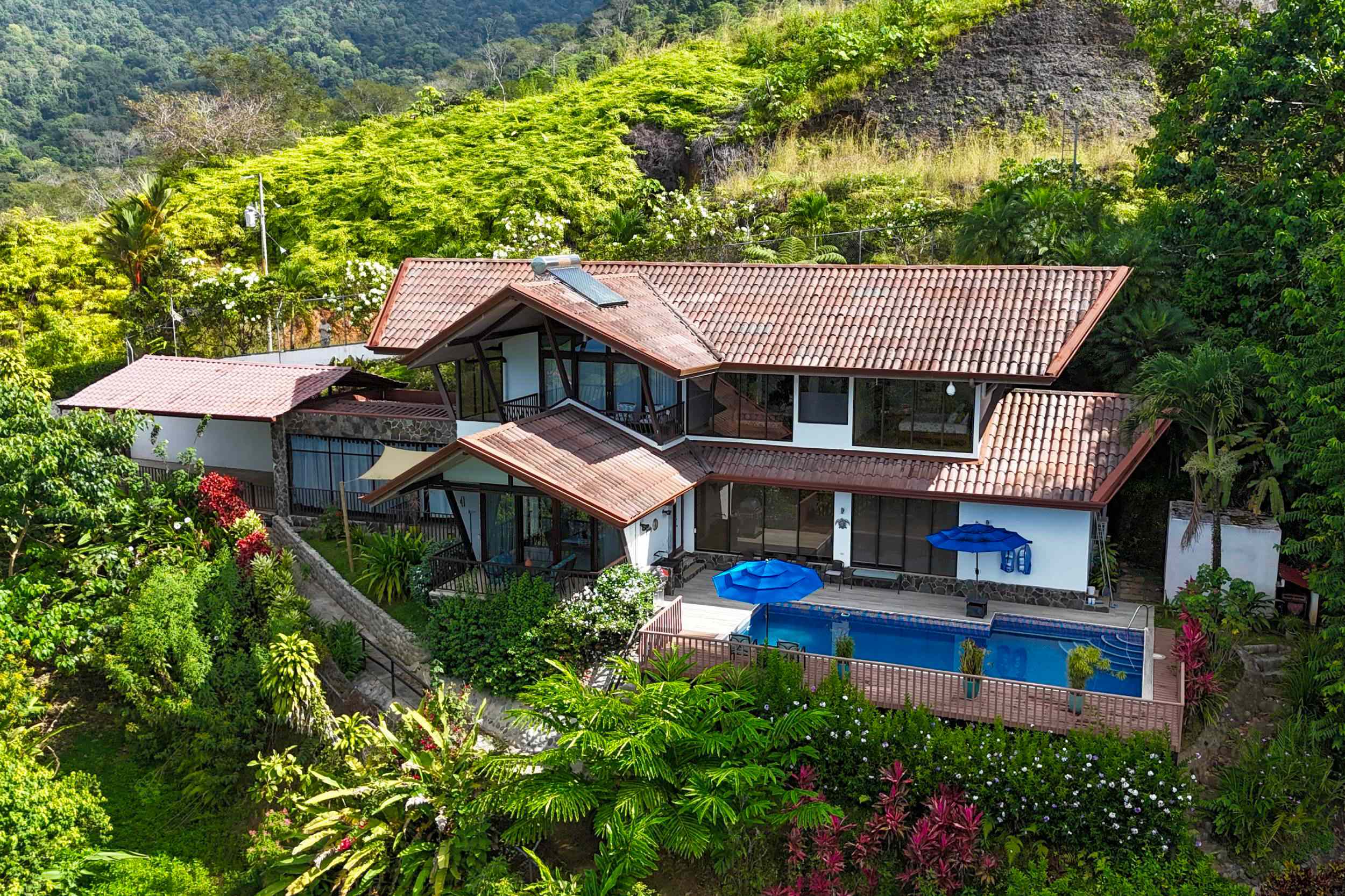 Panoramic Ocean View 4-Bedroom Home with Big Pool & Ample Space to Entertain in Ojochal Costa Rica