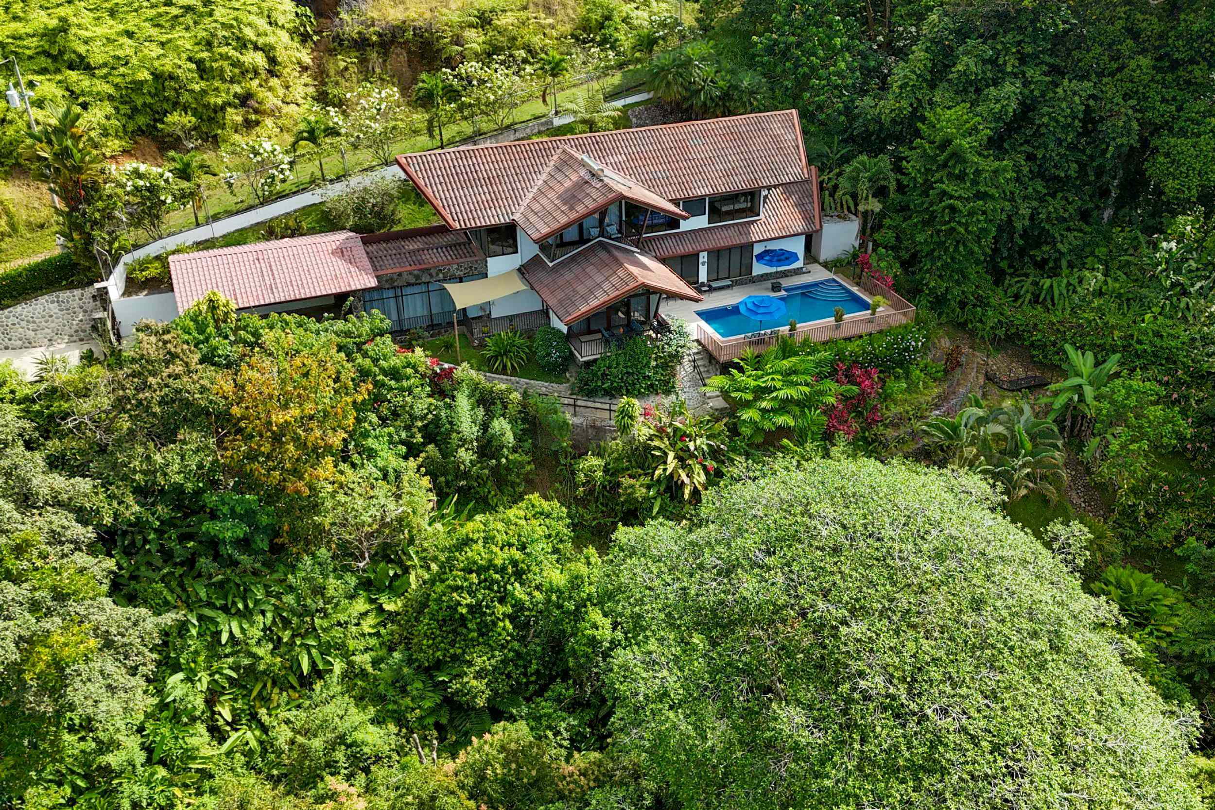 Panoramic Ocean View 4-Bedroom Home with Big Pool & Ample Space to Entertain in Ojochal Costa Rica