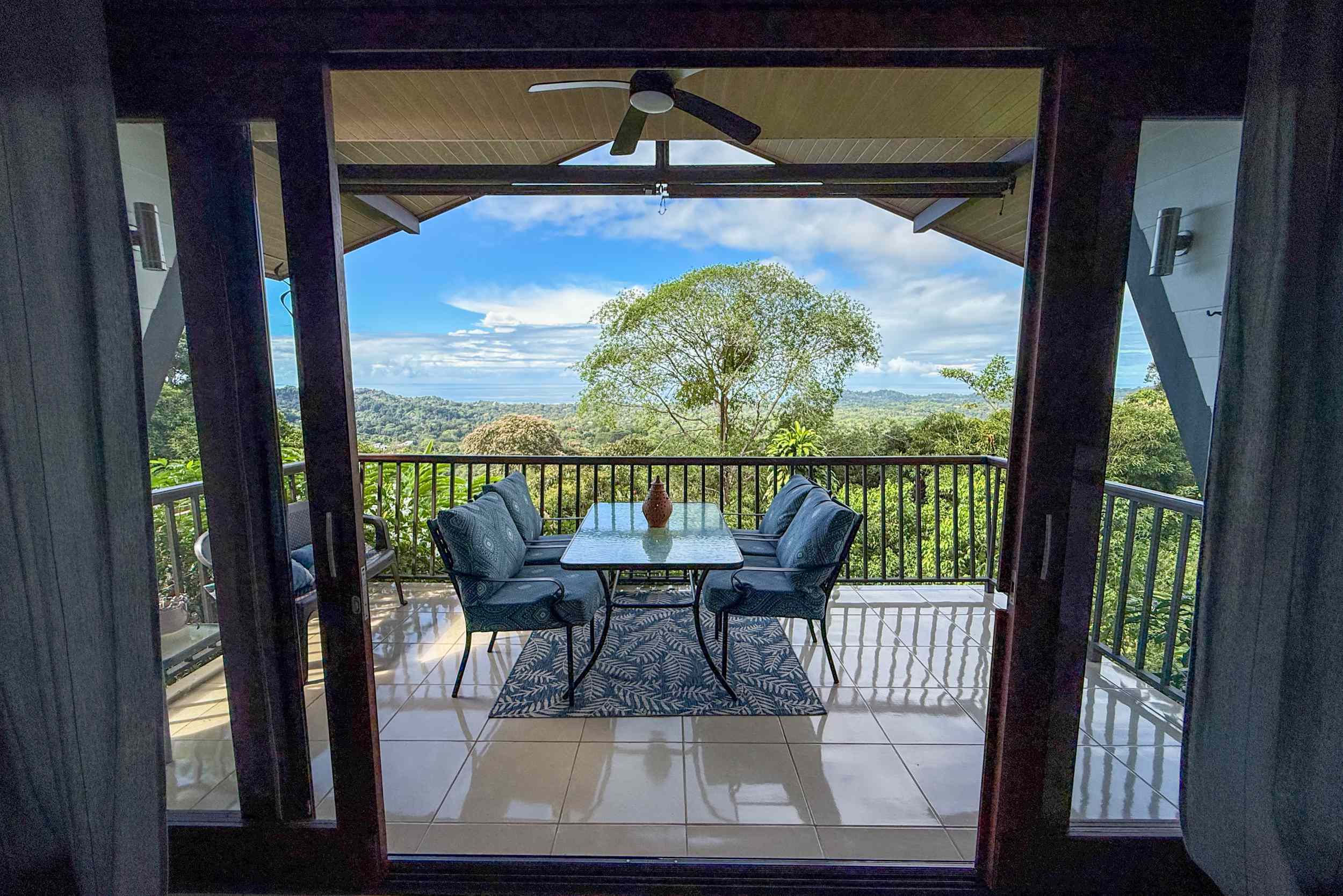 Panoramic Ocean View 4-Bedroom Home with Big Pool & Ample Space to Entertain in Ojochal Costa Rica