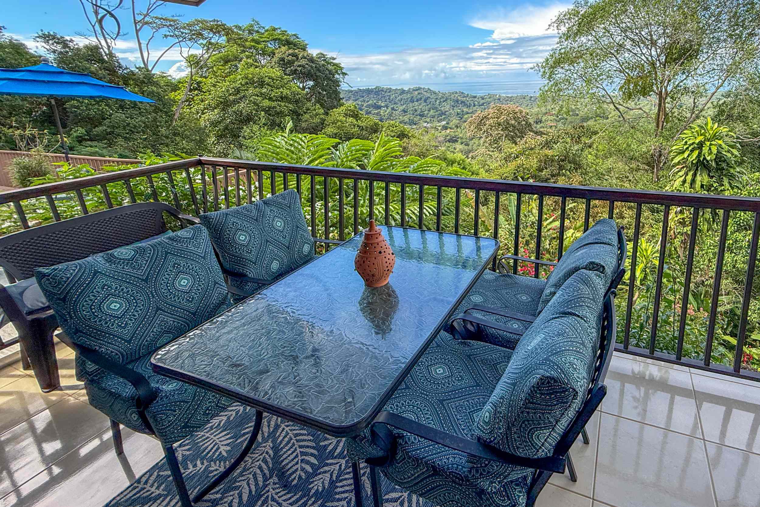 Panoramic Ocean View 4-Bedroom Home with Big Pool & Ample Space to Entertain in Ojochal Costa Rica