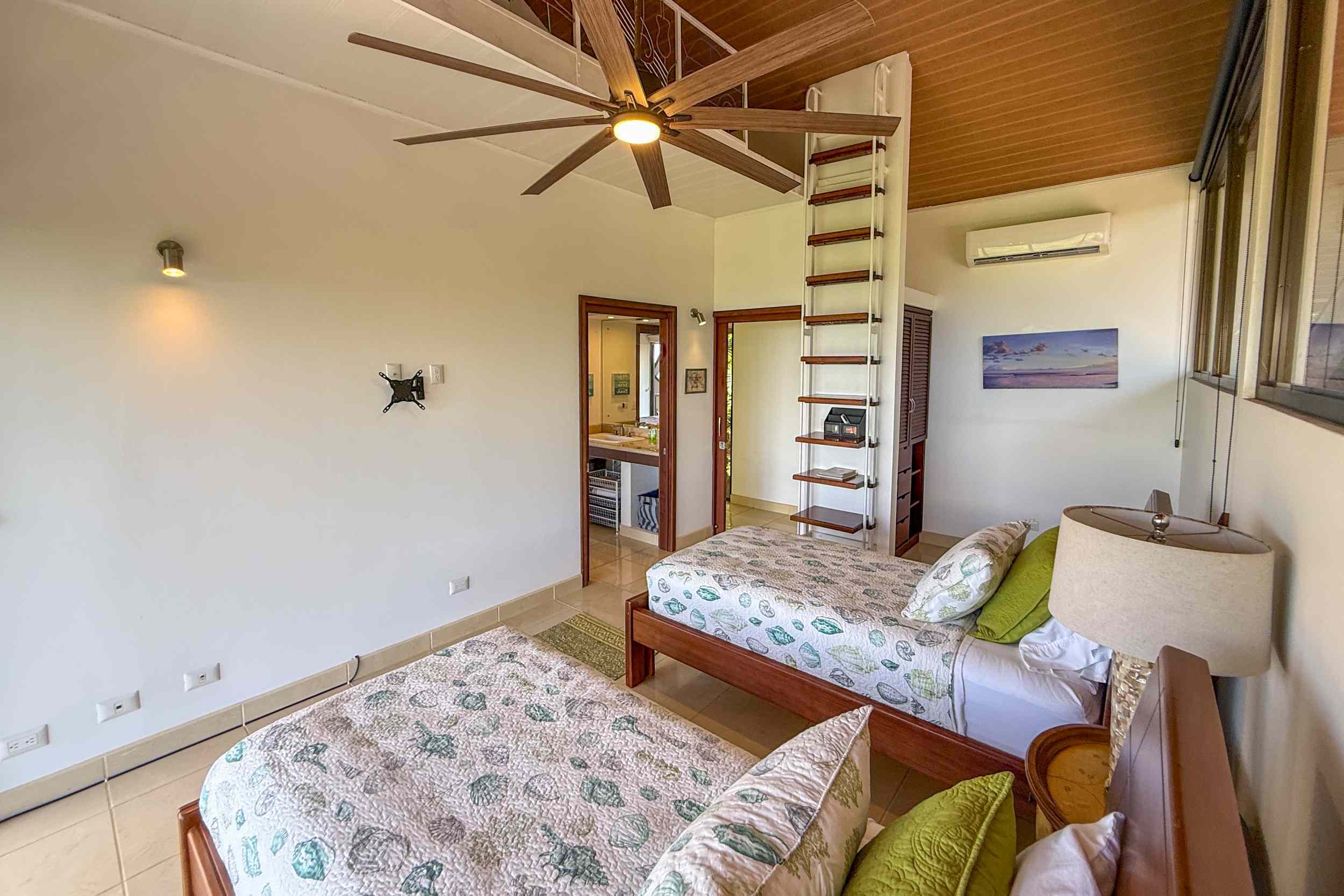 Panoramic Ocean View 4-Bedroom Home with Big Pool & Ample Space to Entertain in Ojochal Costa Rica