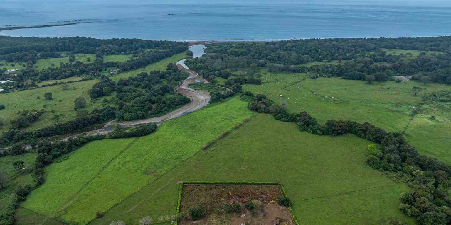 ConeCat-4 Brand New Luxury 3-Bedroom Home in a Premier Neighborhood in Uvita Costa Rica
