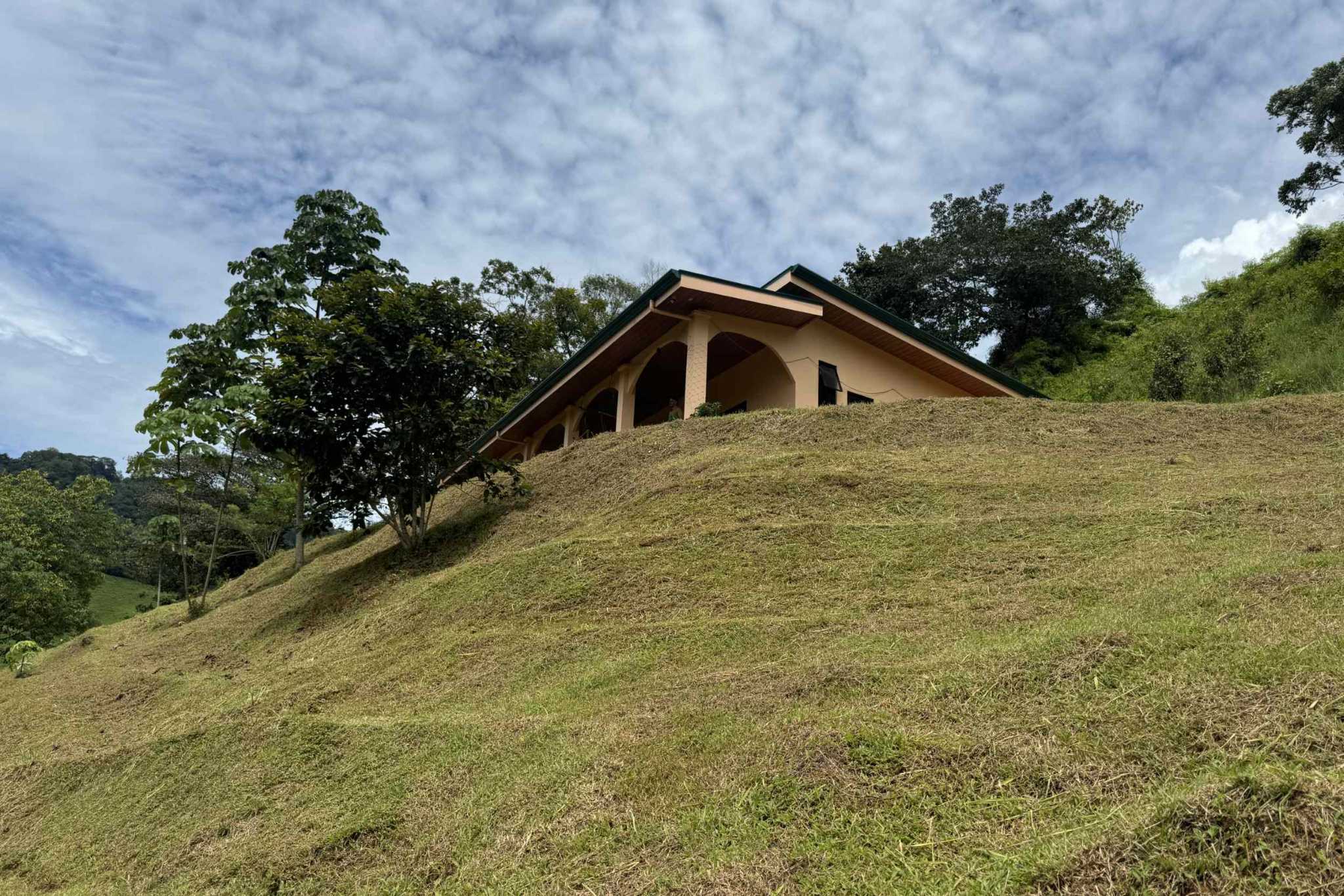 38766-hatillo (4) Home with 3-Bedrooms, Beautiful Views, Several More Building Sites, & Perfect For Small Farm in Hatillo near Dominical Costa Rica