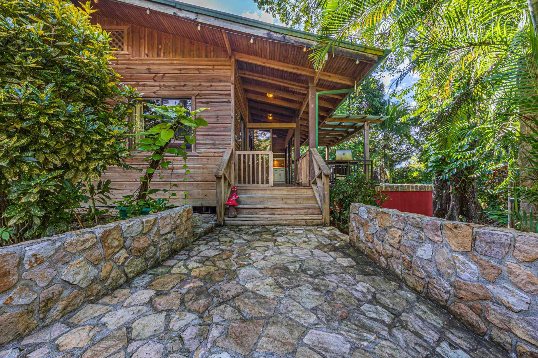 39204 (5) Tropical Paradise with 3-Bedrooms & Small Pool with Income Potential in Hatillo near Dominical Costa Rica