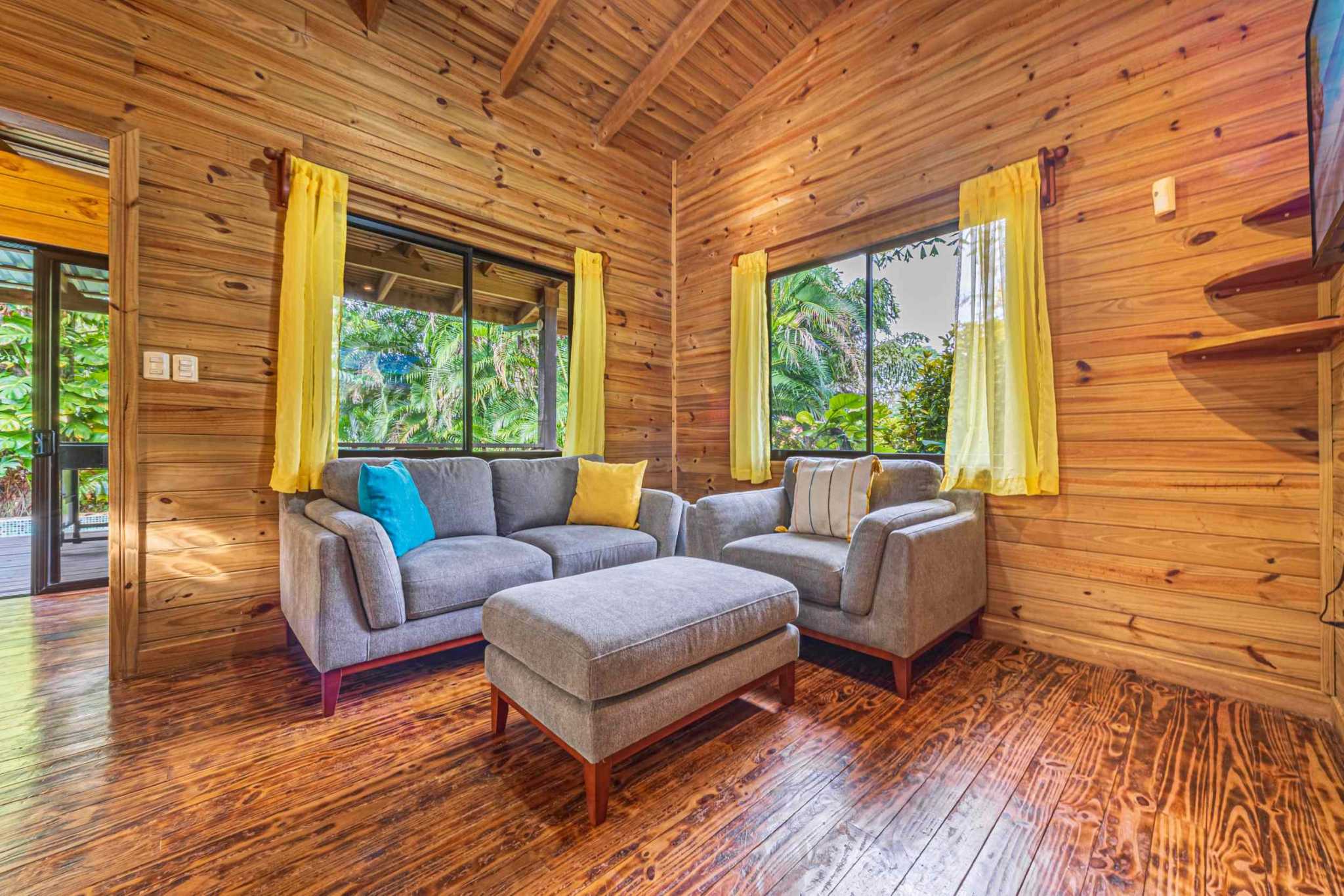 39204 (13) Tropical Paradise with 3-Bedrooms & Small Pool with Income Potential in Hatillo near Dominical Costa Rica