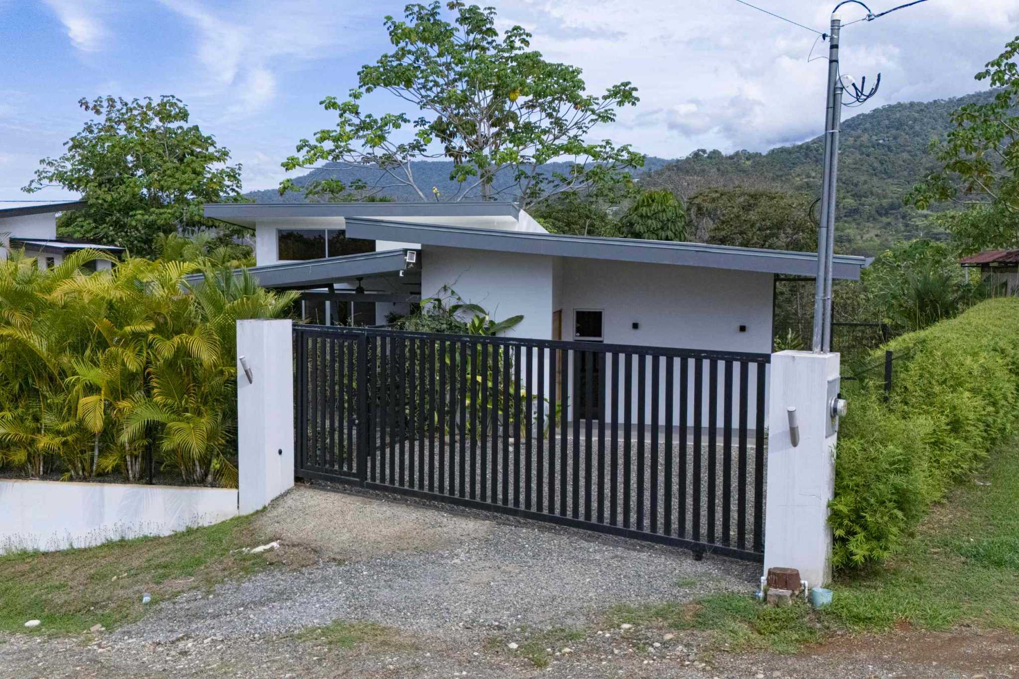 39572 (1) Cozy Turnkey 3-Bedroom Home with Pool in Uvita Costa Rica