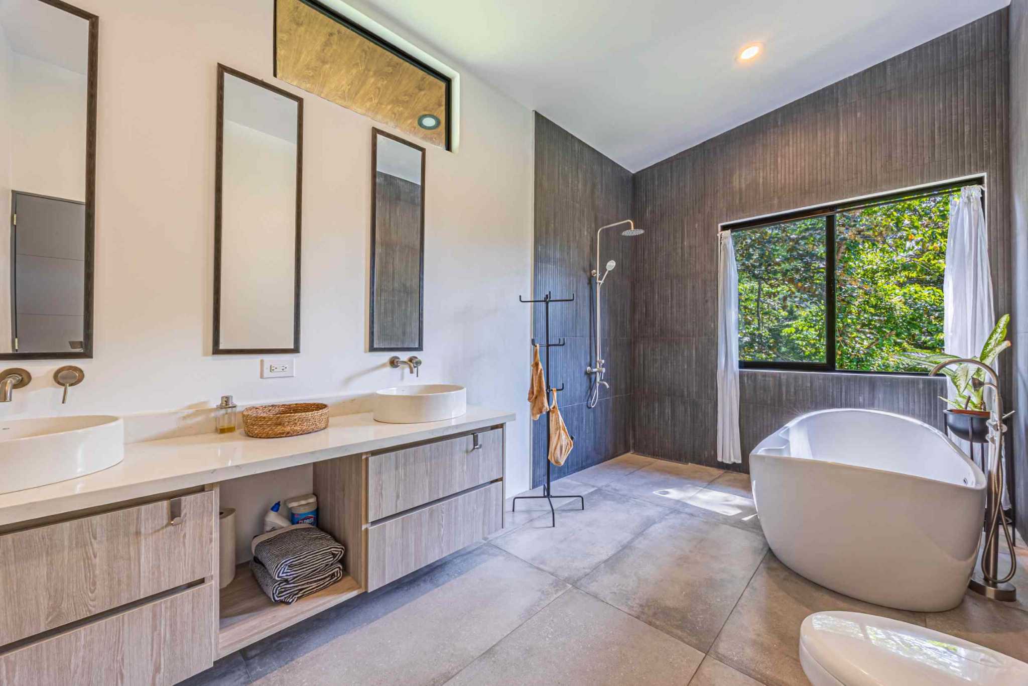 39980 (41) Private Luxury Retreat Ocean View 6-Bedroom Home in Paradise Breezes – A Private Retreat Near Dominical Costa Rica