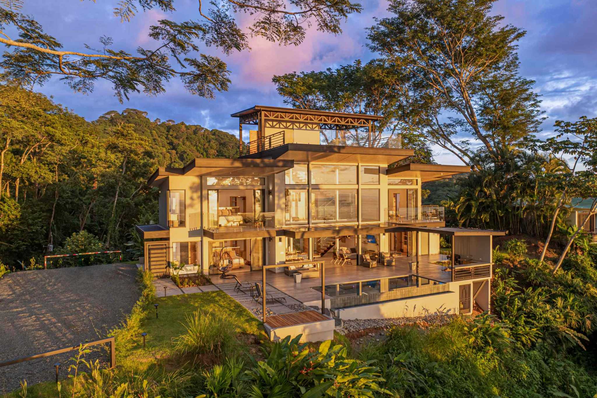 Luxury Ocean View 4-Bedroom Villa with Infinity Pool in Hatillo near Dominical Costa Rica