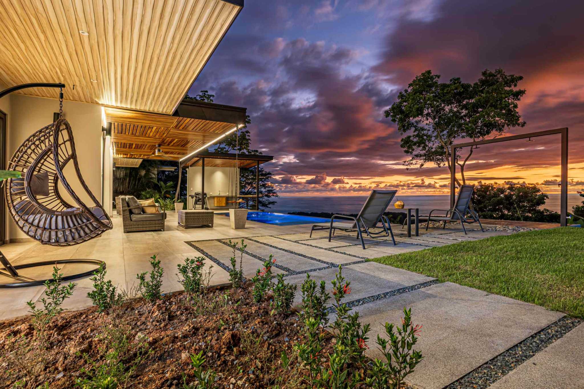 Luxury Ocean View 4-Bedroom Villa with Infinity Pool in Hatillo near Dominical Costa Rica