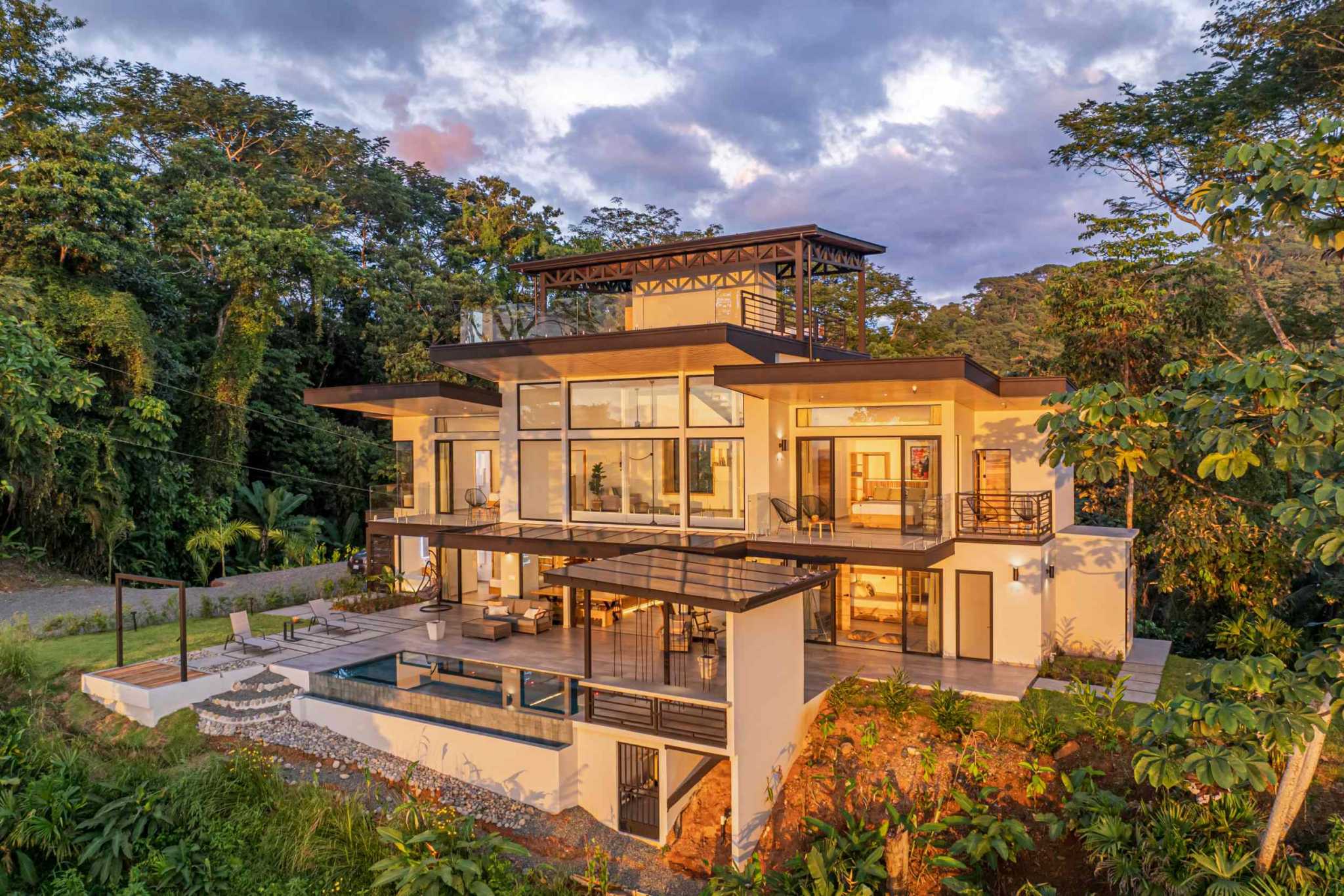 Luxury Ocean View 4-Bedroom Villa with Infinity Pool in Hatillo near Dominical Costa Rica