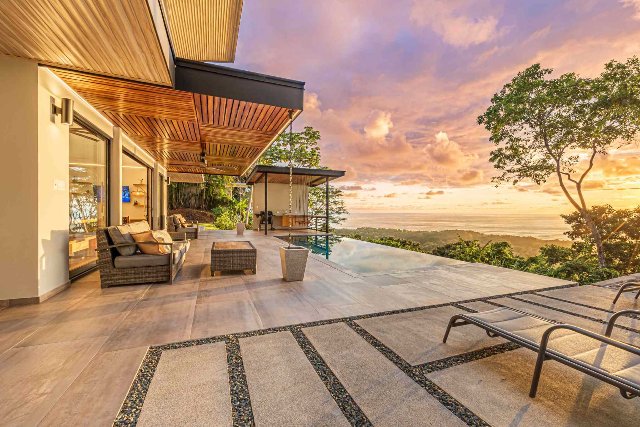 Luxury Ocean View 4-Bedroom Villa with Infinity Pool in Hatillo near Dominical Costa Rica